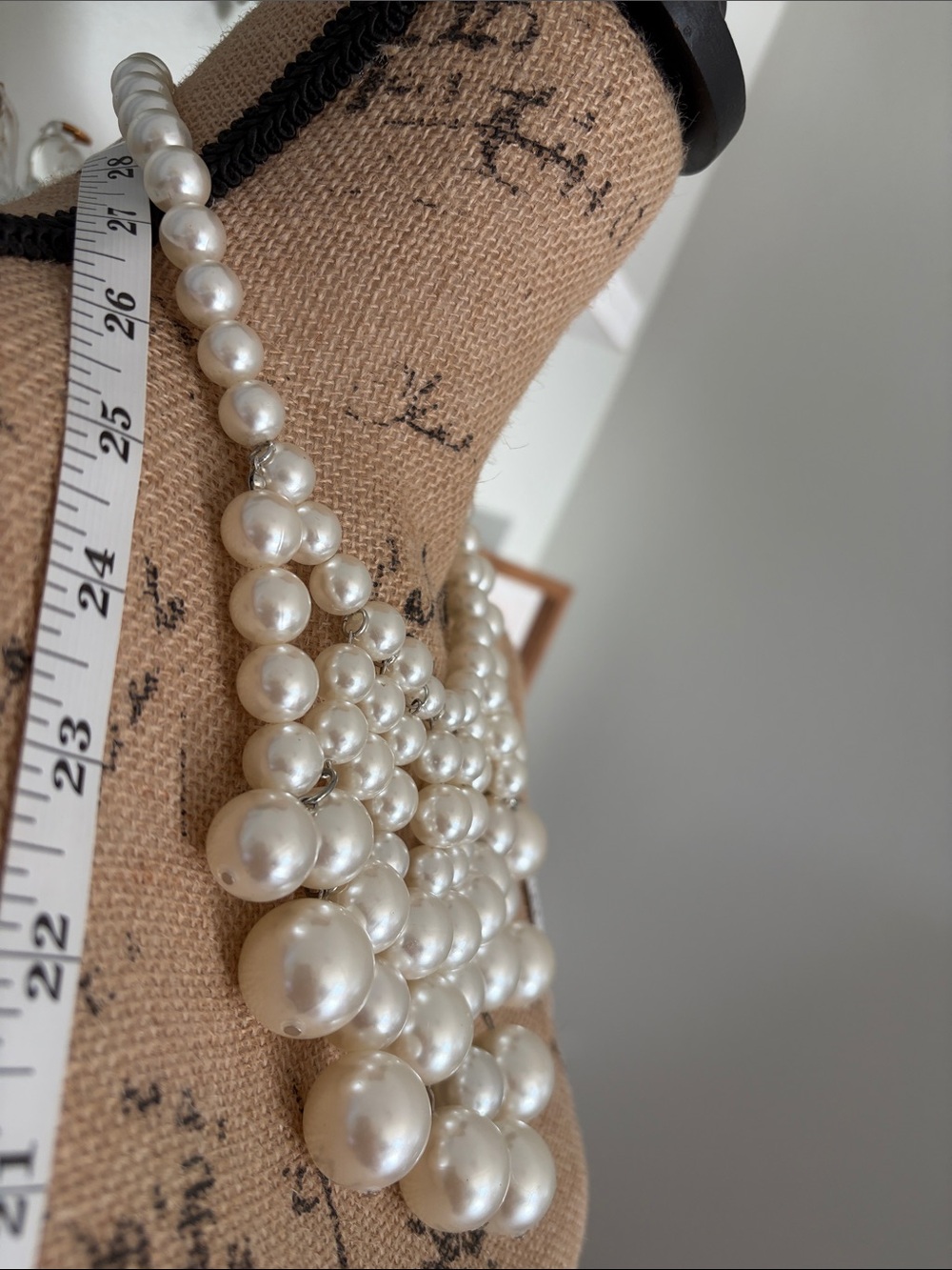 FABULOUS Cream Pearl Statement Necklace - Women Jewelry - Picture 4 of 8